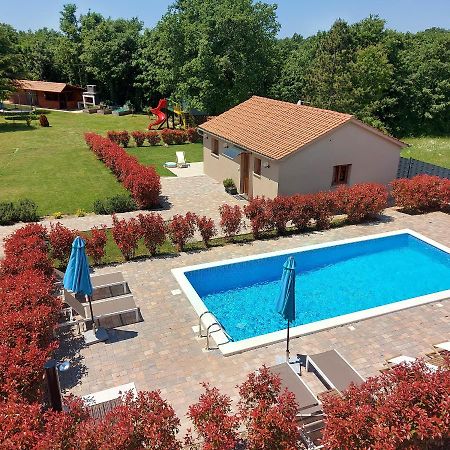 Guest House Flora Pazin Luaran gambar