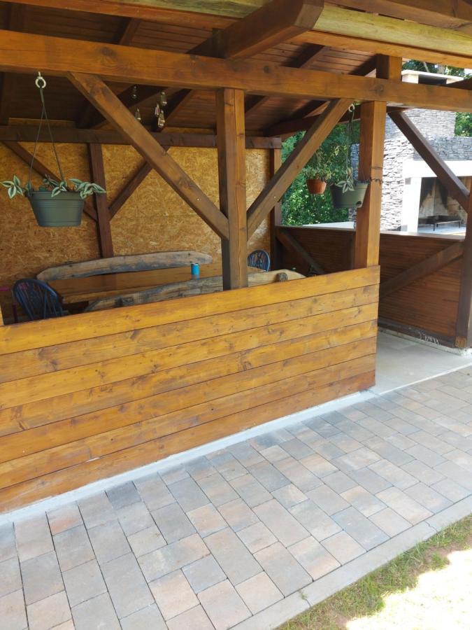 Guest House Flora Pazin Luaran gambar
