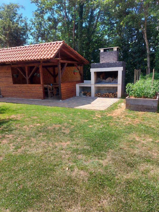 Guest House Flora Pazin Luaran gambar