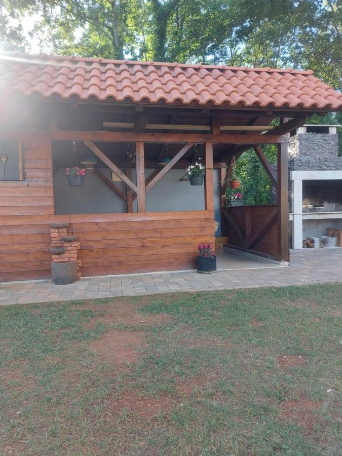 Guest House Flora Pazin Luaran gambar