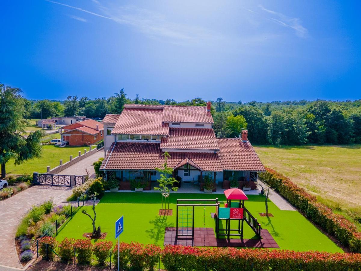 Guest House Flora Pazin Luaran gambar
