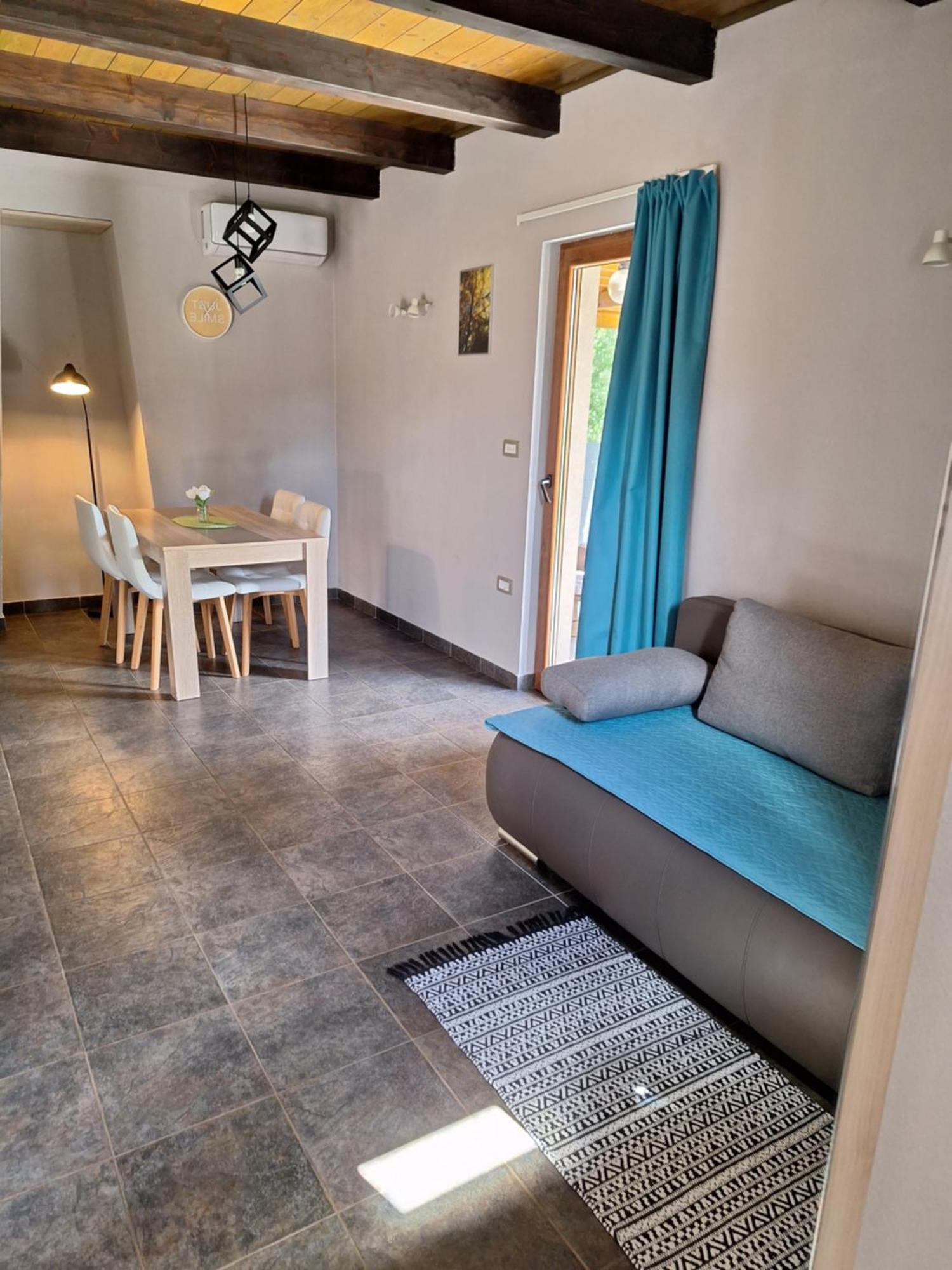 Guest House Flora Pazin Bilik gambar