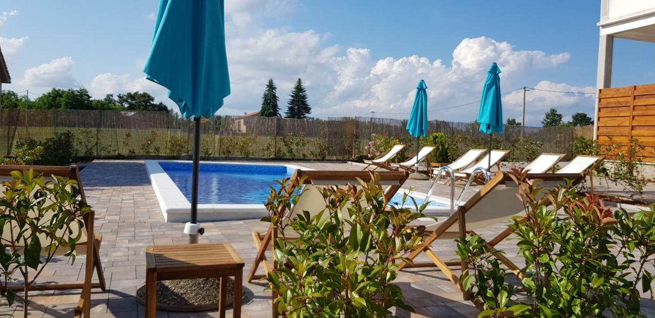 Guest House Flora Pazin Luaran gambar